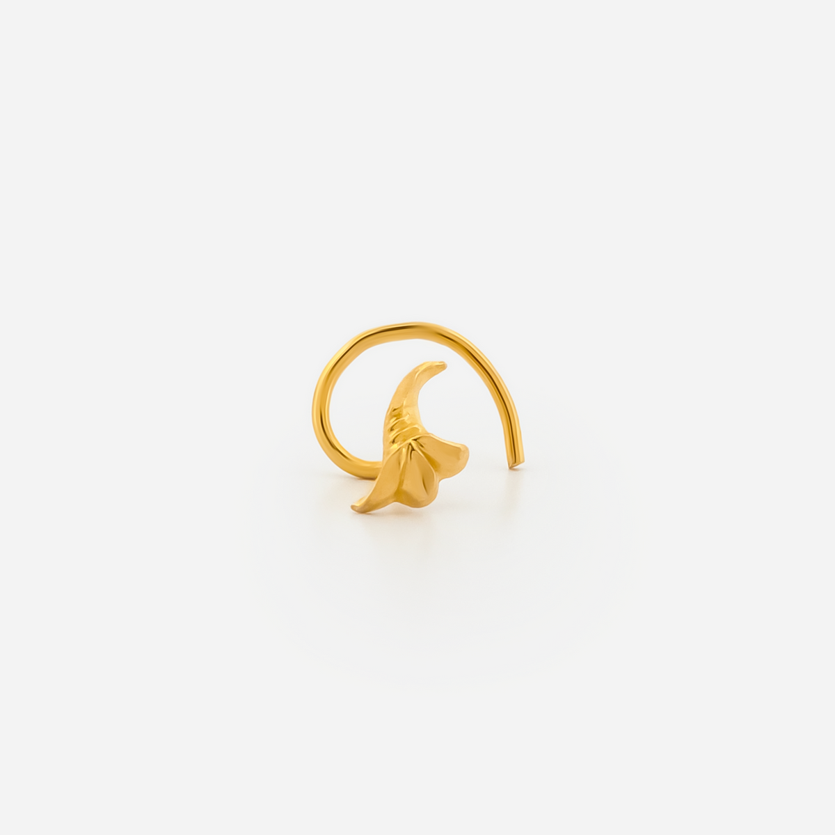 22K Gold Elegant Leaf Motif Nose Pin