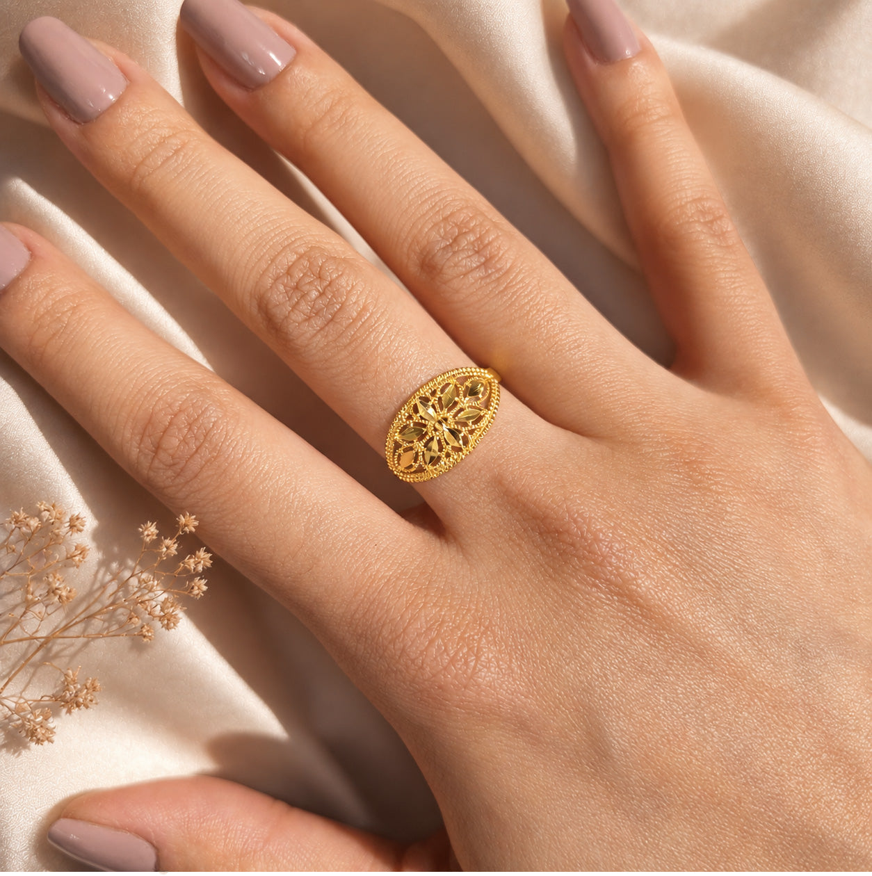 22K Gold Oval Floral Filigree Ring